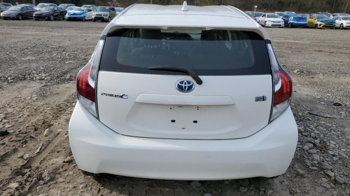 Toyota PRIUS C  2016