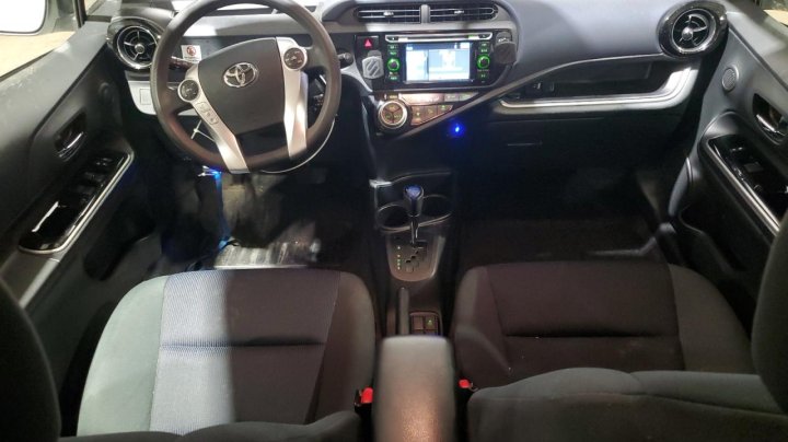 Toyota PRIUS C  2016