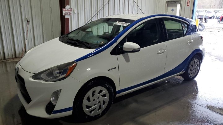 Toyota PRIUS C  2016