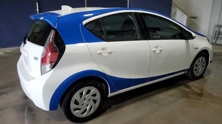 Toyota PRIUS C  2016