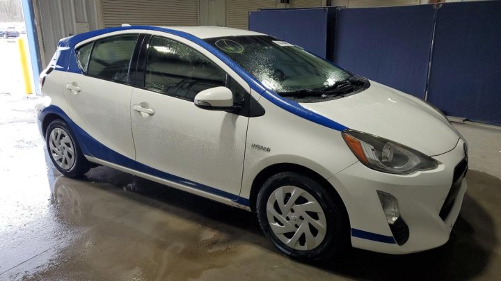 Toyota PRIUS C  2016