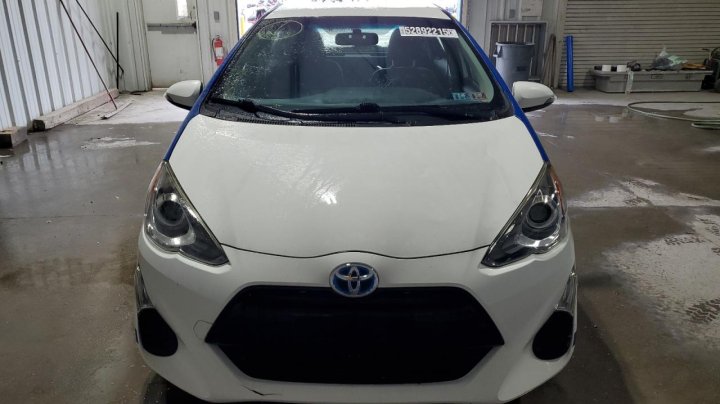 Toyota PRIUS C  2016