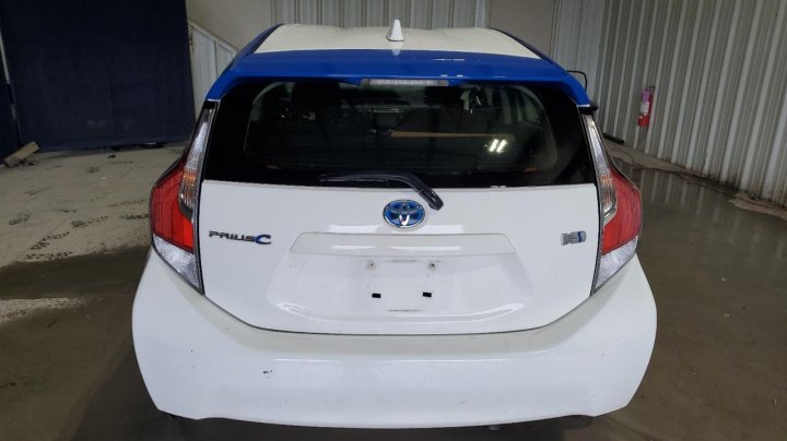 Toyota PRIUS C  2016