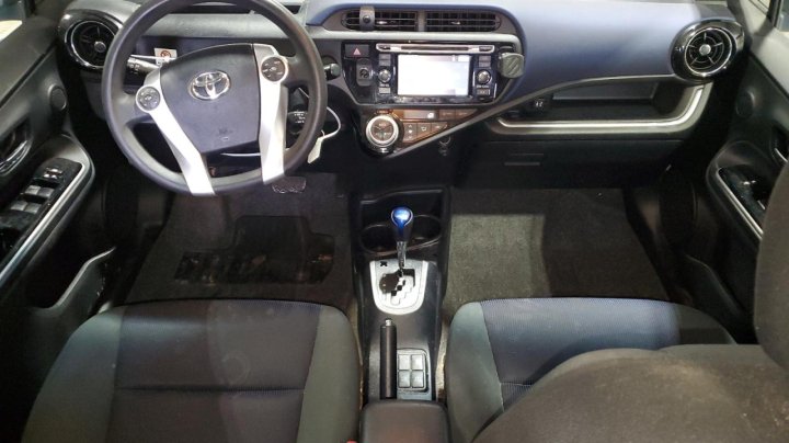 Toyota PRIUS C  2016