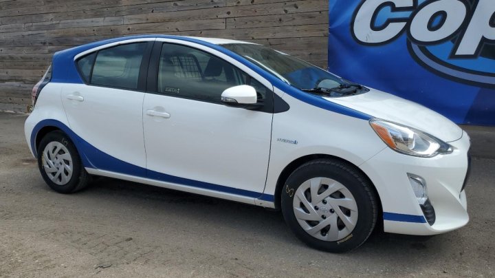 Toyota PRIUS C  2016