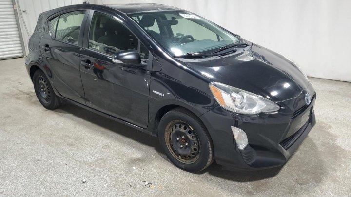 Toyota PRIUS C  2016