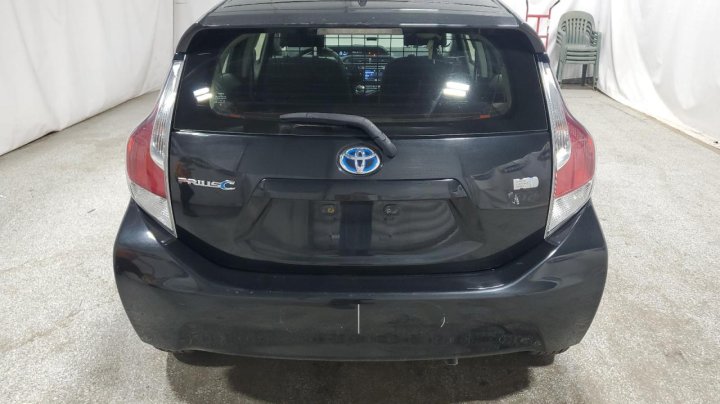 Toyota PRIUS C  2016
