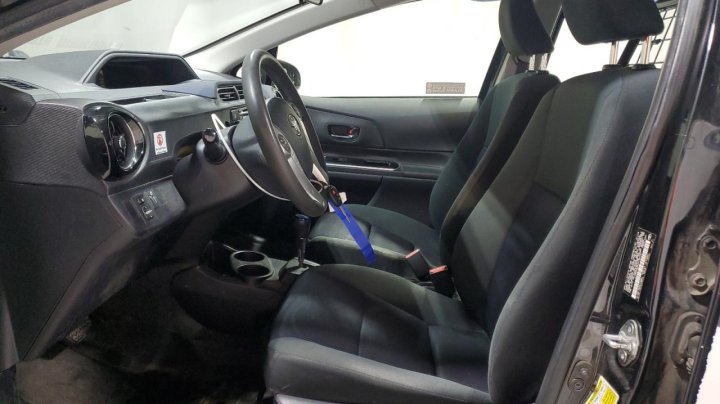 Toyota PRIUS C  2016