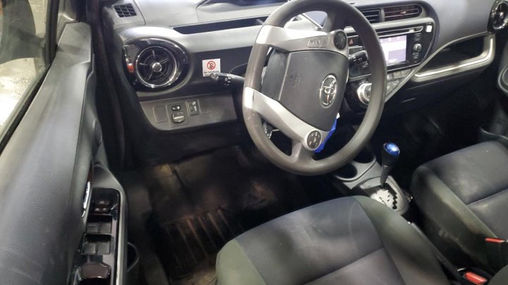 Toyota PRIUS C  2016