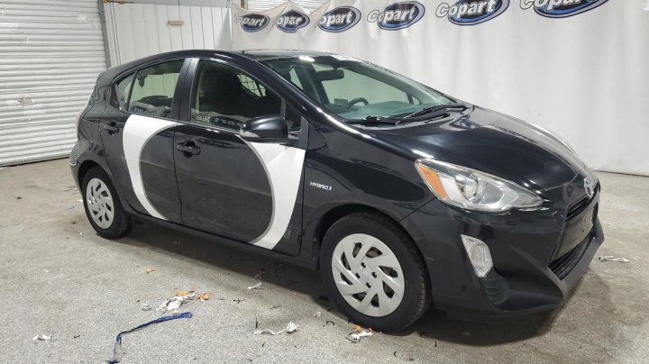 Toyota PRIUS C  2016