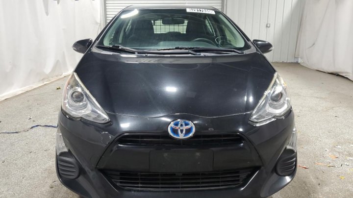 Toyota PRIUS C  2016