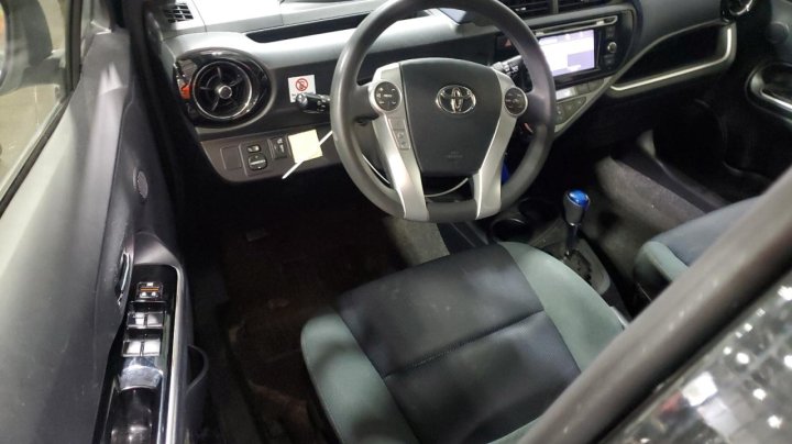 Toyota PRIUS C  2016