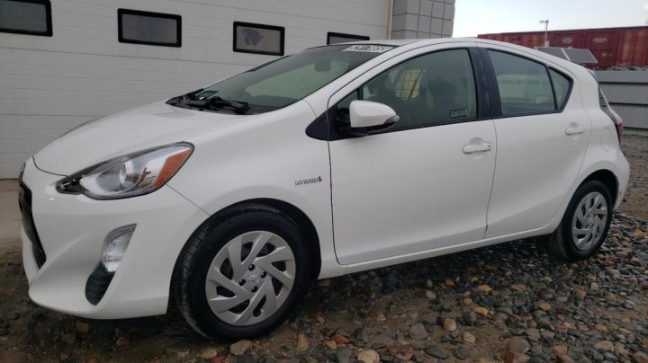 Toyota PRIUS C  2016