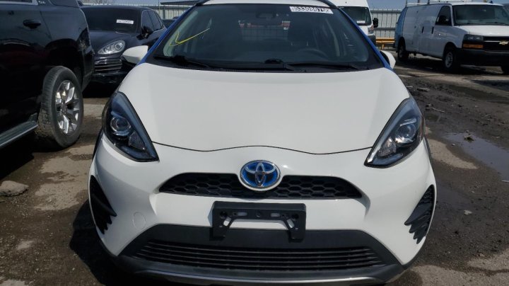 Toyota PRIUS C  2018