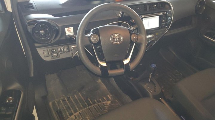 Toyota PRIUS C  2018