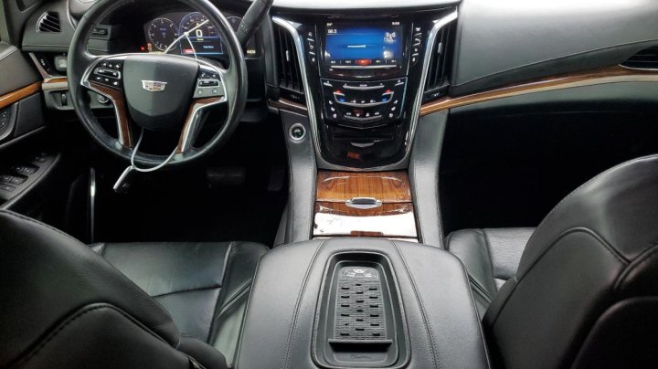 Cadillac Escalade LUXURY 2015