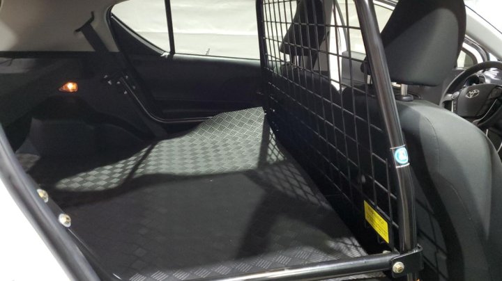 Toyota PRIUS C  2018