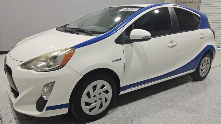 Toyota PRIUS C  2016