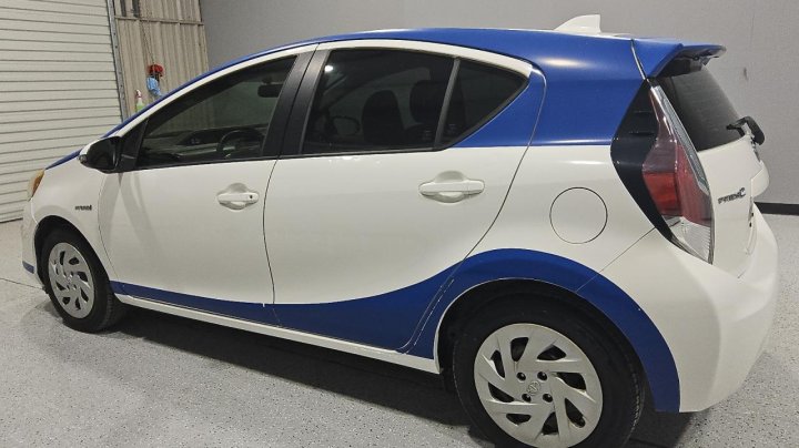Toyota PRIUS C  2016
