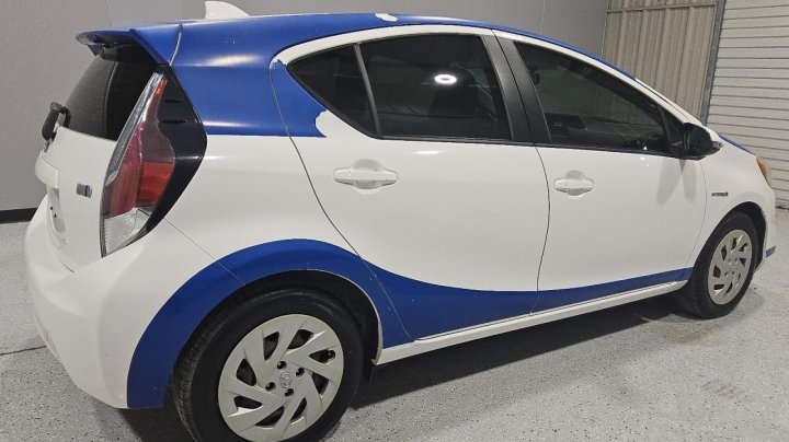 Toyota PRIUS C  2016