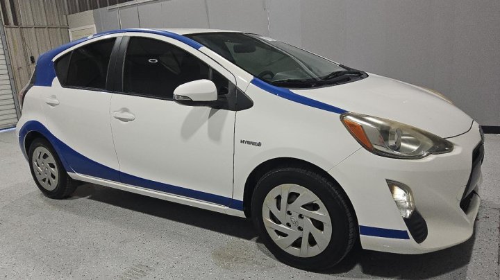 Toyota PRIUS C  2016