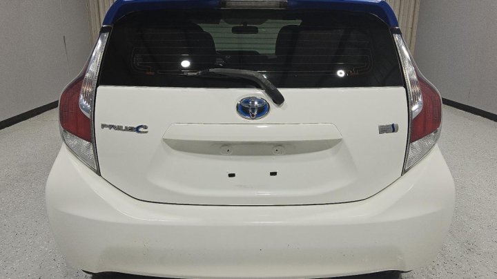 Toyota PRIUS C  2016