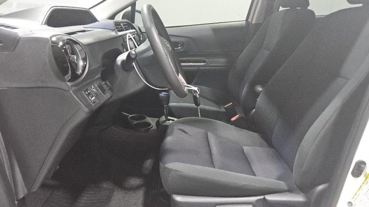 Toyota PRIUS C  2016
