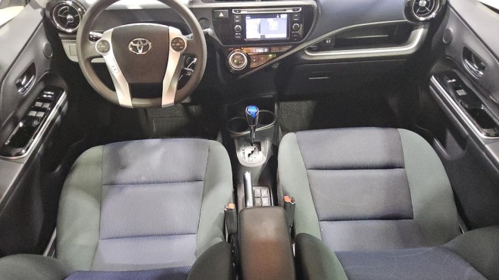 Toyota PRIUS C  2016