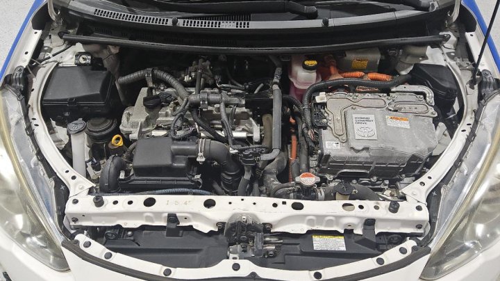 Toyota PRIUS C  2016