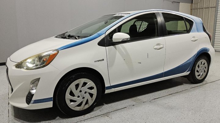 Toyota PRIUS C  2016