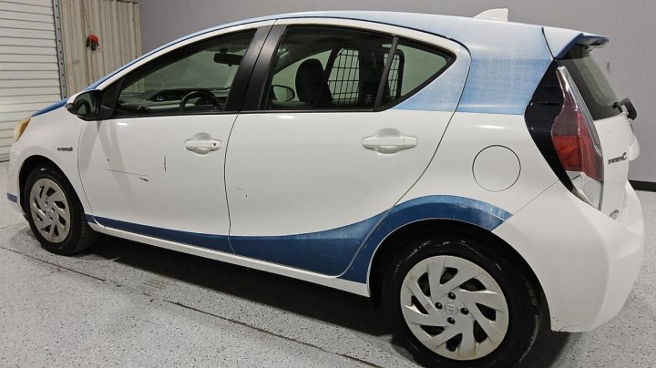 Toyota PRIUS C  2016