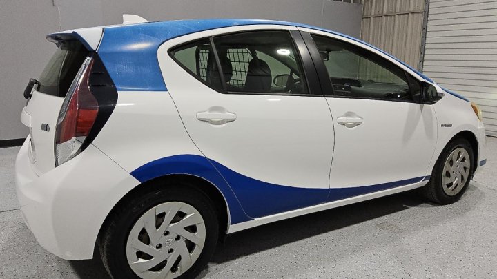 Toyota PRIUS C  2016