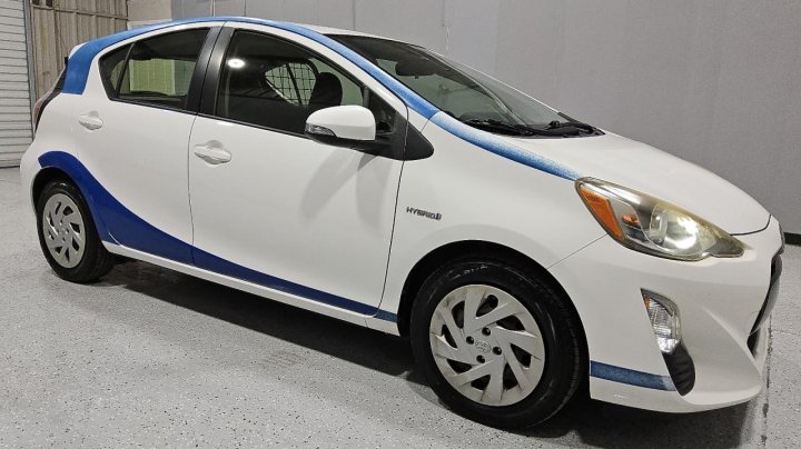 Toyota PRIUS C  2016