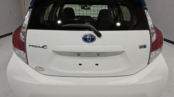 Toyota PRIUS C  2016
