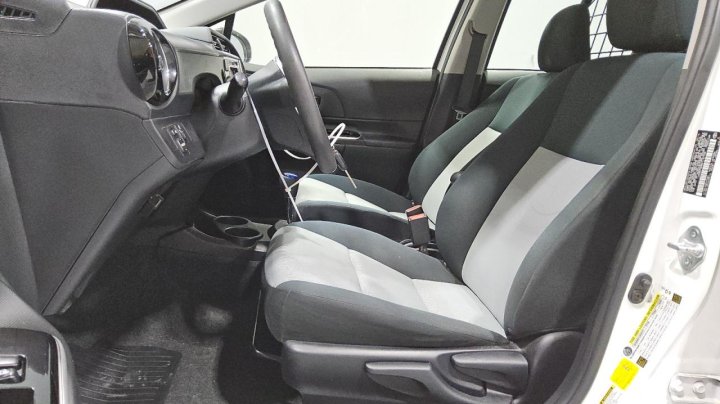 Toyota PRIUS C  2016