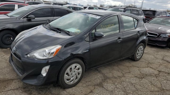 Toyota PRIUS C  2016