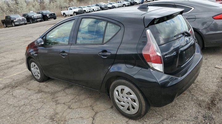 Toyota PRIUS C  2016