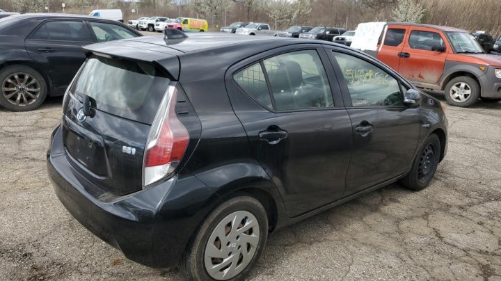Toyota PRIUS C  2016