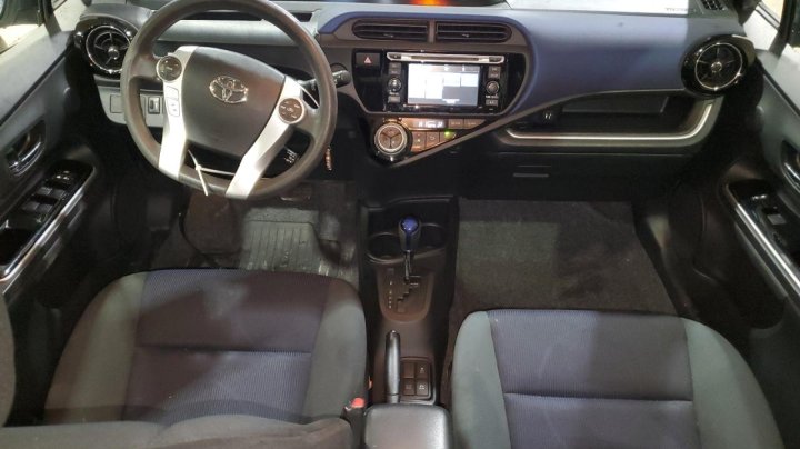 Toyota PRIUS C  2016