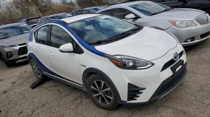 Toyota PRIUS C  2018