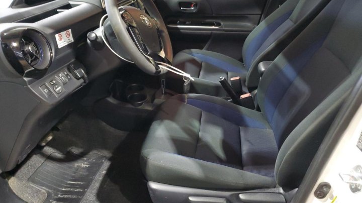 Toyota PRIUS C  2018