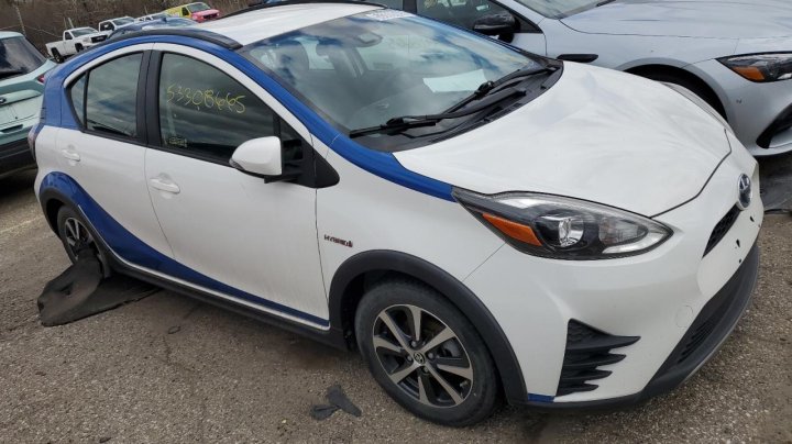 Toyota PRIUS C  2018