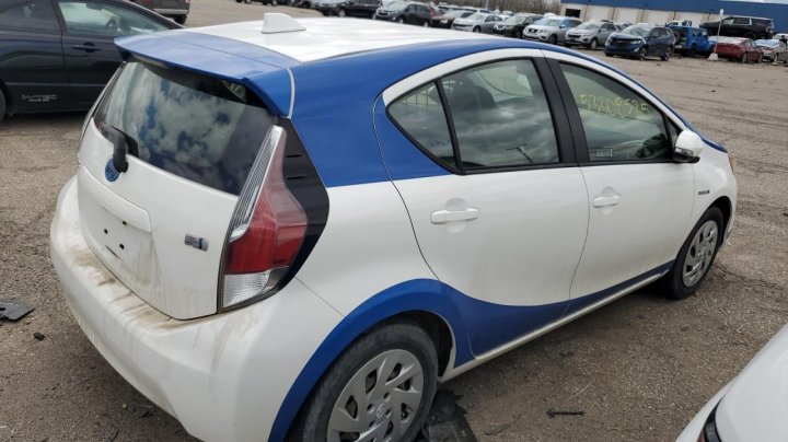 Toyota PRIUS C  2016
