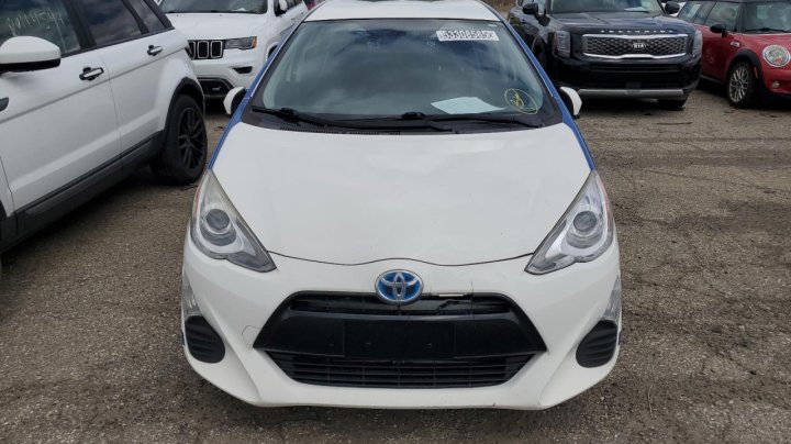 Toyota PRIUS C  2016