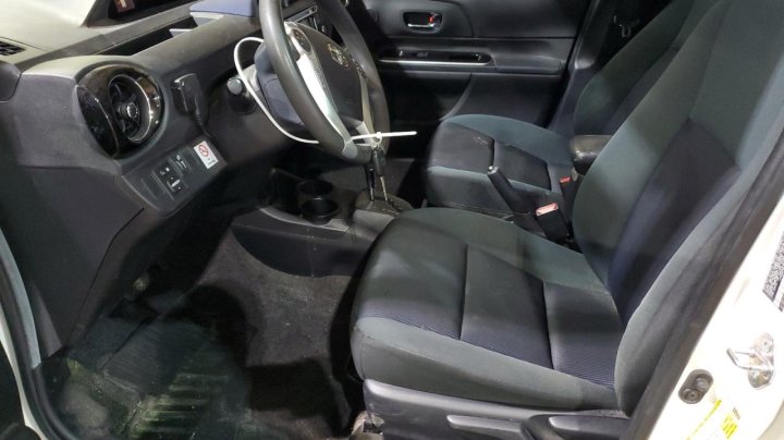 Toyota PRIUS C  2016