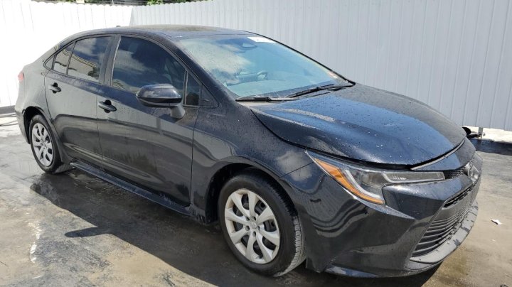 Toyota Corolla LE 2024