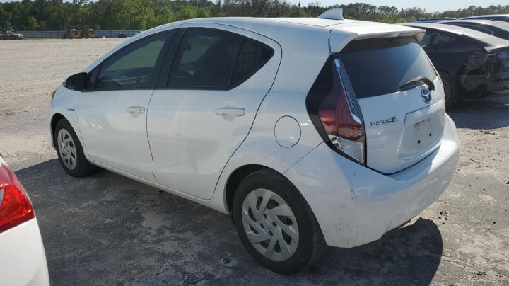 Toyota PRIUS C  2016