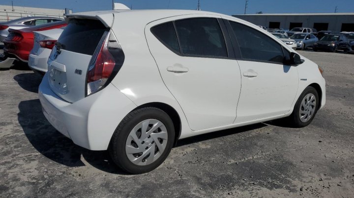 Toyota PRIUS C  2016