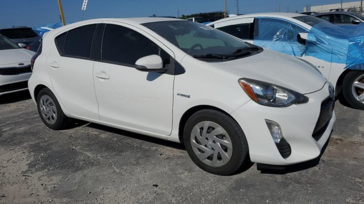 Toyota PRIUS C  2016