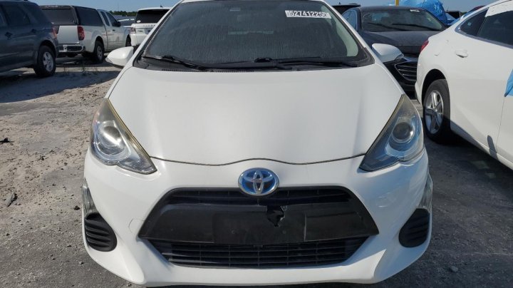 Toyota PRIUS C  2016